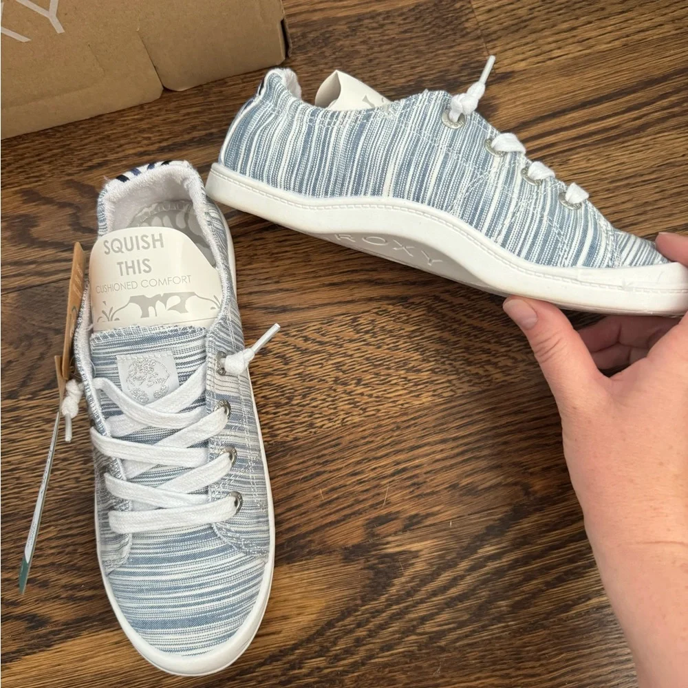 Roxy Women’s Bayshore III Blue Ashes &
White Slip-On Sneakers Shoes 5.5 NEW - Picture 2 of 8